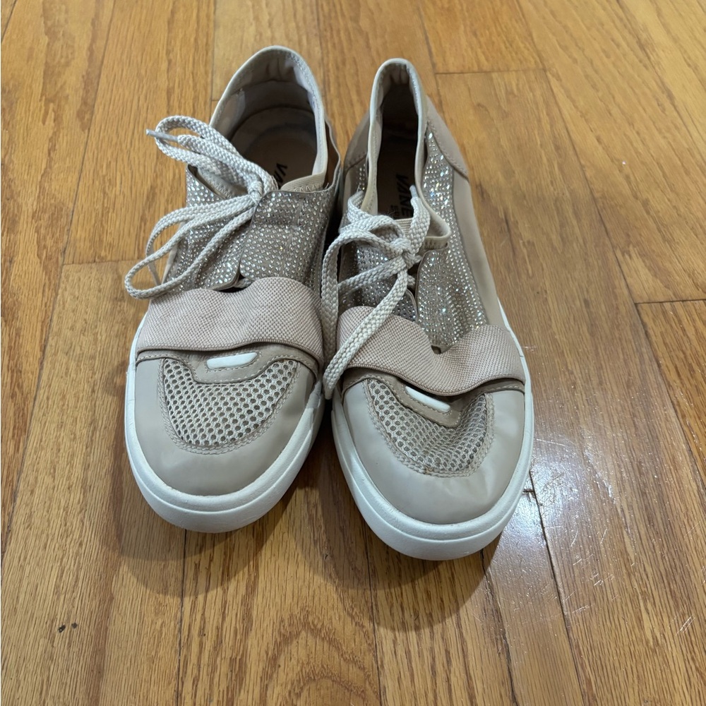 Vaneli sport sneakers
Beige
Women’s size 9